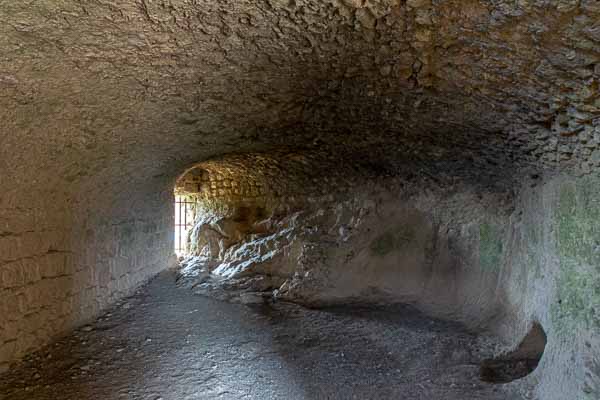 Quéribus : 3e enceinte, salle des mèches