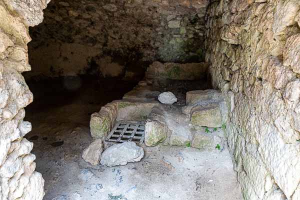Quéribus : 3e enceinte, citerne