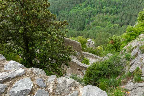 Château de Puilaurens : escaliers en chicane