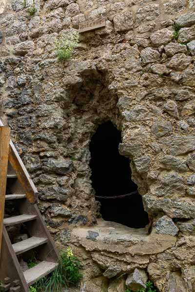 Château de Puilaurens : donjon, citerne