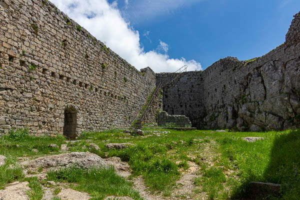 Château de Montségur : cour