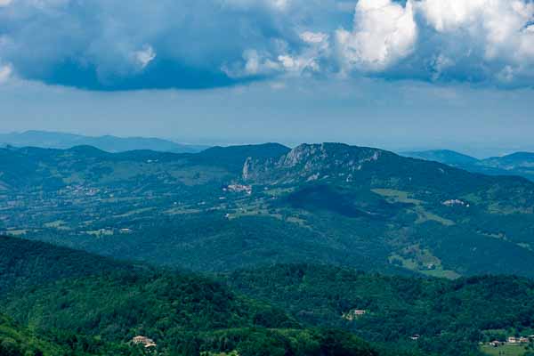 Château de Montségur : donjon, vue vers Roquefixade