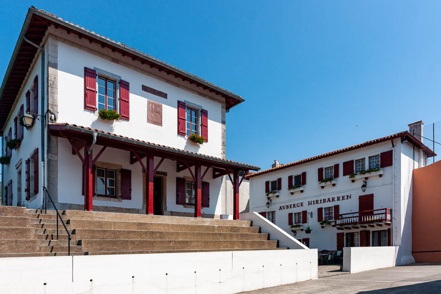 Mairie et fronton de Biriatou