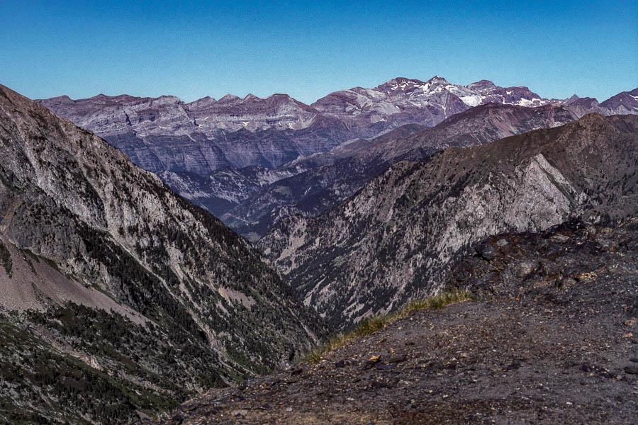 Col d'Ourdissetou, au loin le mont Perdu, 3355 m