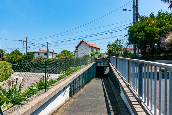 Hendaye-plage : GR 10 sous la voie ferrée