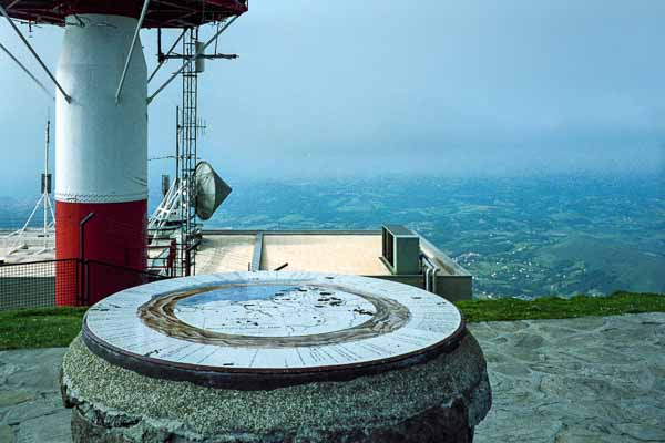 La Rhune, 900 m : table d'orientation