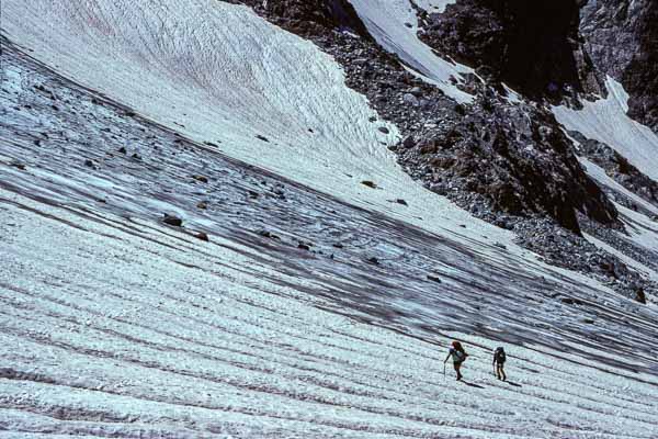 Montée au col des Gourgs Blancs