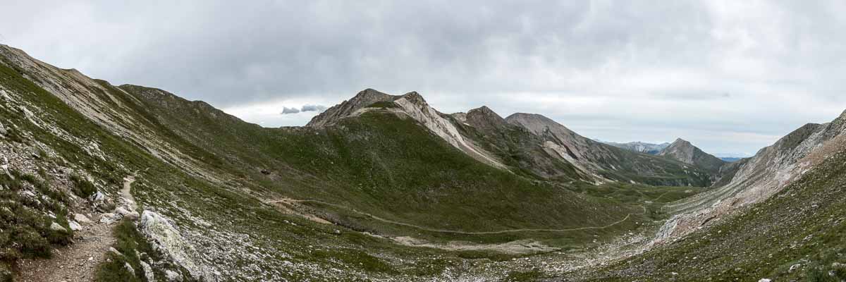 Sous le col de Tirapits : vue est