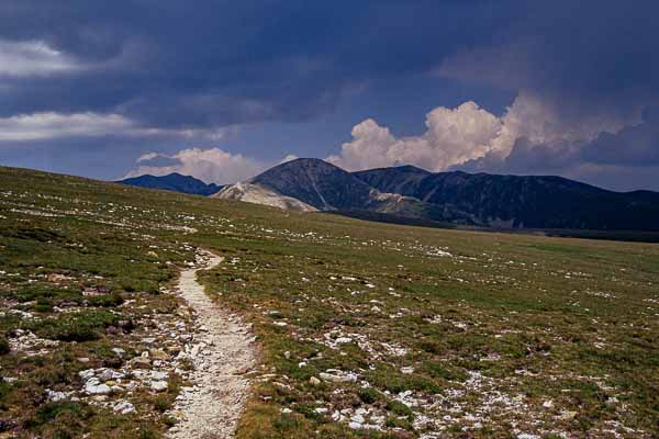 Sentier sur le pla de Coma Armada, pic de la Dona