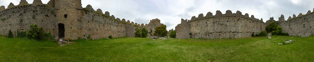 Château de Puilaurens : cour