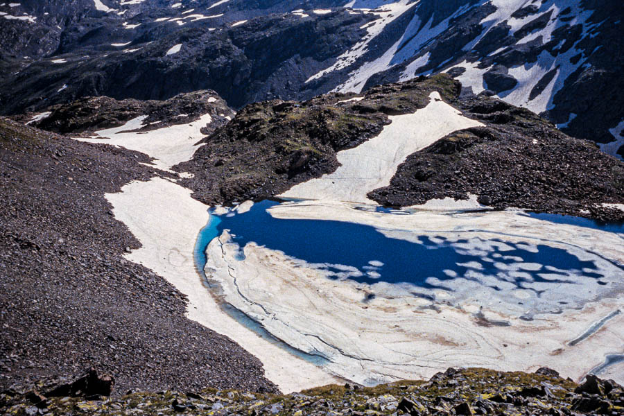 Petit lac du col des Gentianes