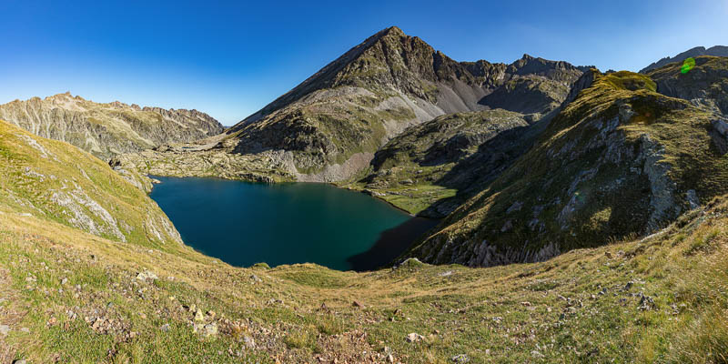 Lac des Oulettes d'Estom Soubiran et pic de Pébignau