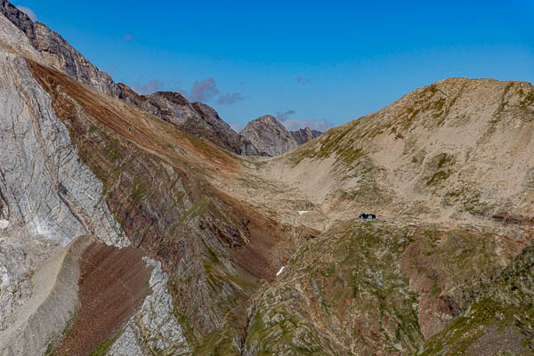 Hourquette d'Ossoue et refuge de Baysselance