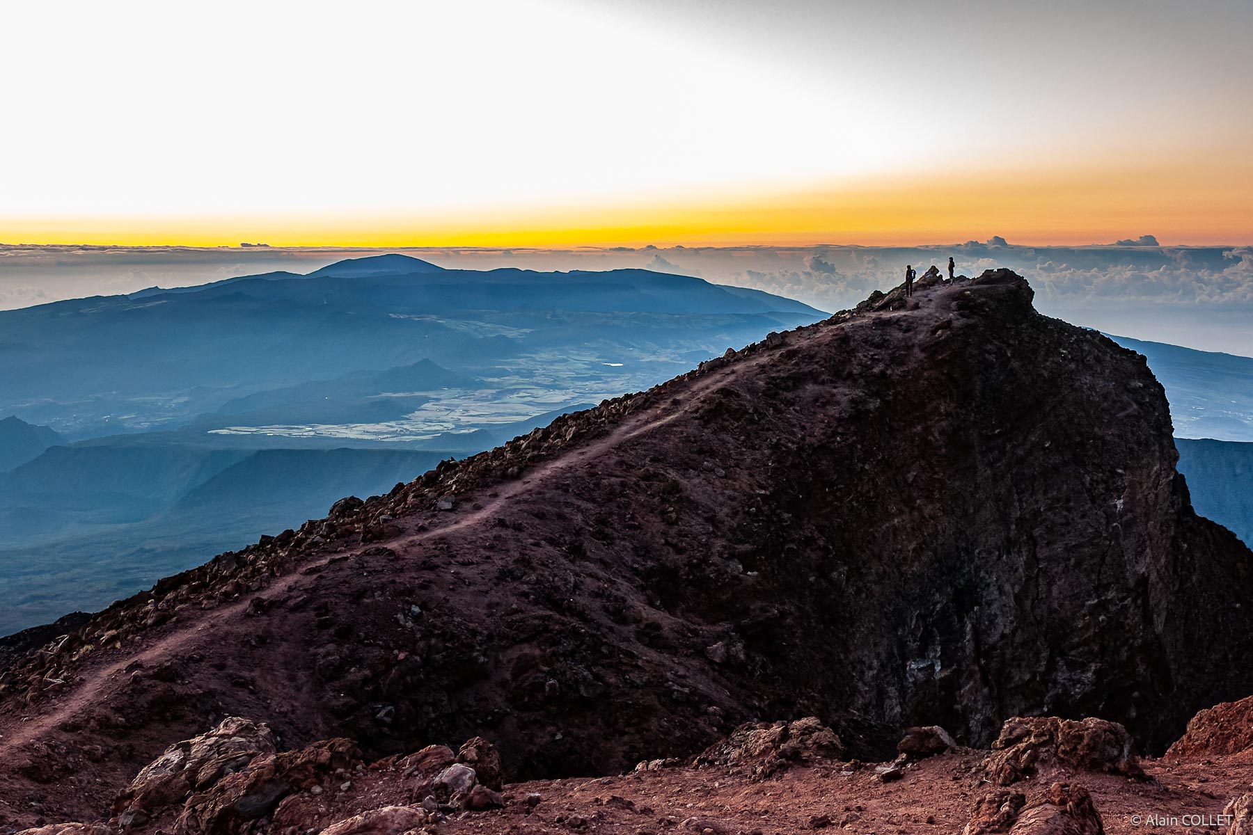 Piton des Neiges vue sud vers le piton de la Fournaise