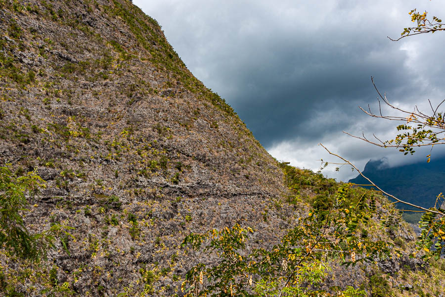 Sentier à flanc de falaise