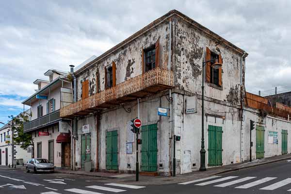 Saint-Denis : maison ancienne délabrée