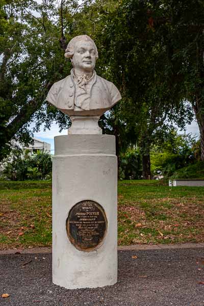 Saint-Denis : jardin de l'État, mémorial de Pierre Poivre