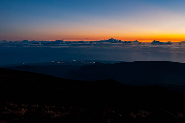 Piton des Neiges : lumières de Saint-André à l'aube