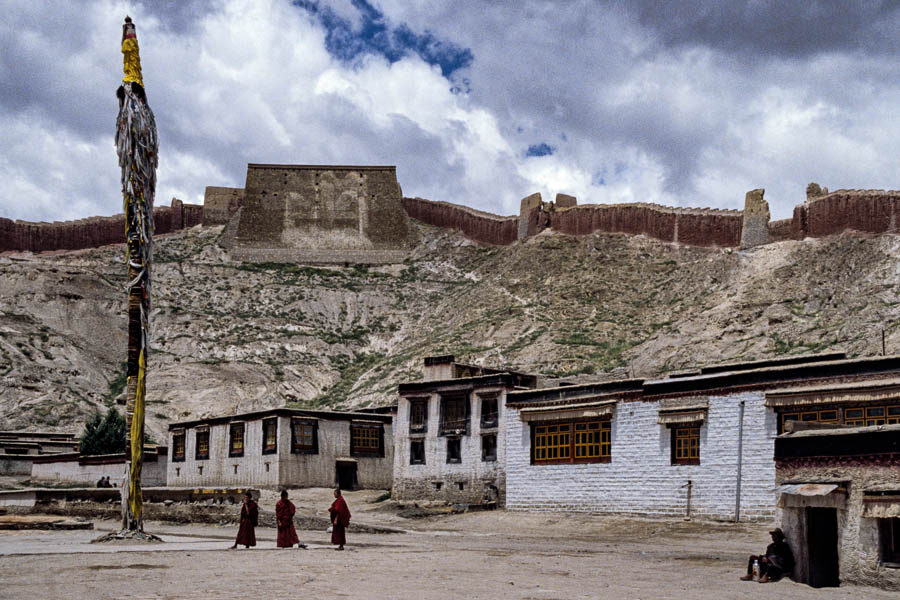 Gyantse : monastère de Palcho, mat et mur à thangka