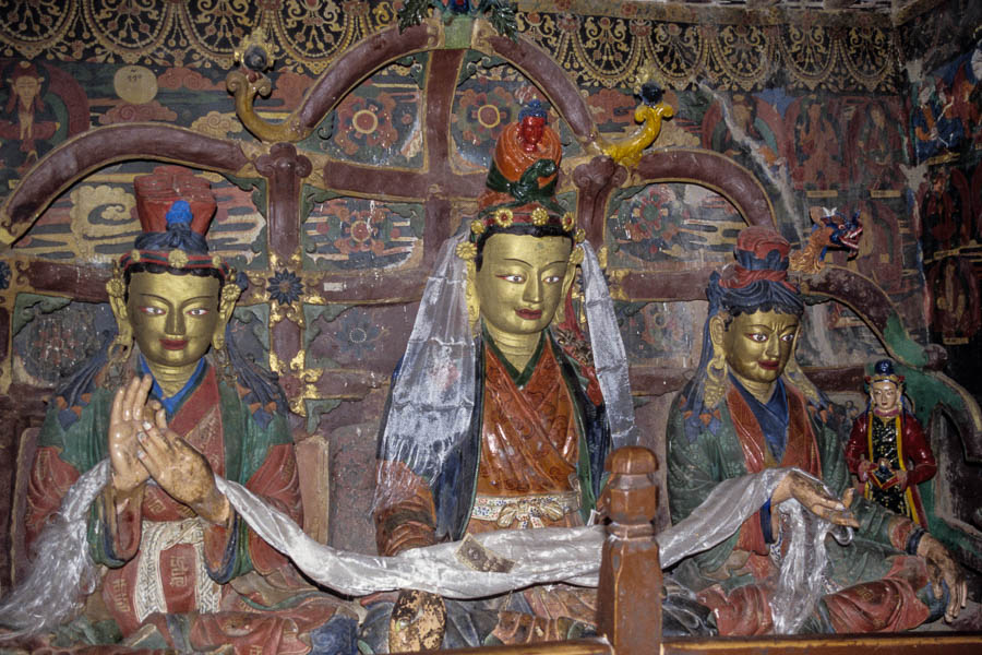 Gyantse, Kumbum : chapelle des rois, Songtsen Gampo entouré de Trisong Detsen et Ralpachen