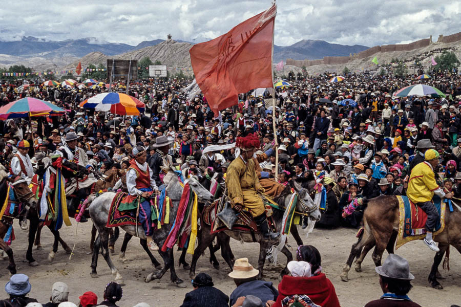 Festival de Gyantse : défilé, cavaliers