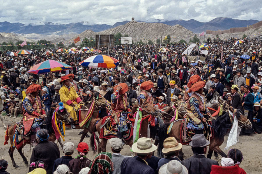 Festival de Gyantse : défilé, cavaliers