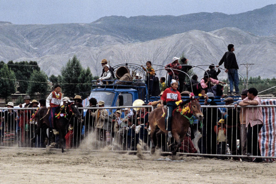 Festival de Gyantse : courses de chevaux