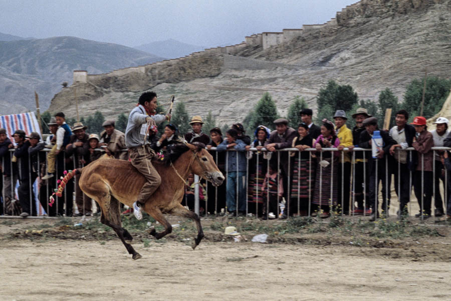 Festival de Gyantse : courses de chevaux