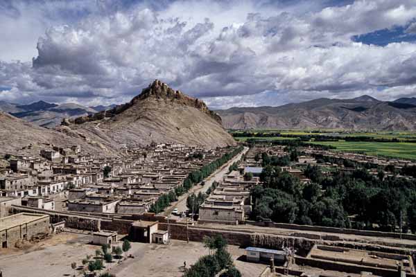 Kumbum : vue de la vieille ville et de sa citadelle