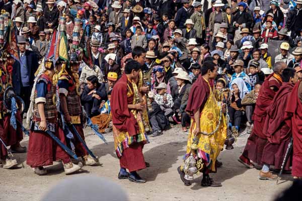 Festival de Gyantse : défilé de moines