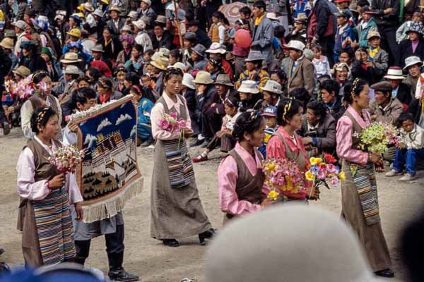 Festival de Gyantse : défilé, tapisserie du Potala