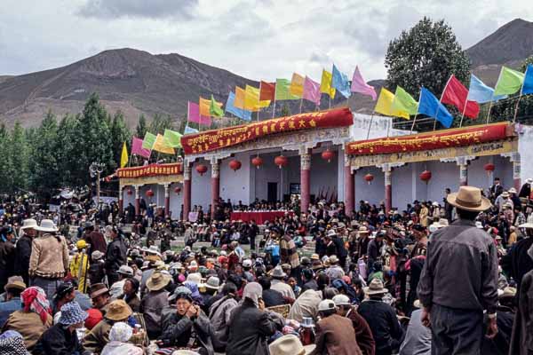 Festival de Gyantse : tribune officielle