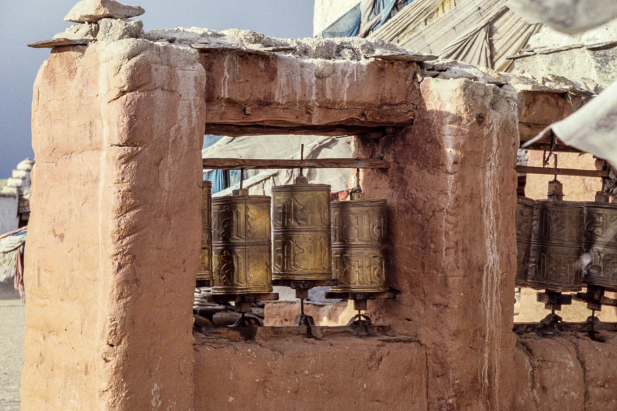 Temple de Paryang, moulins à prière