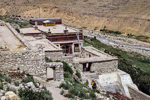 Village près de Nyalam : temple de la grotte de Milarepa