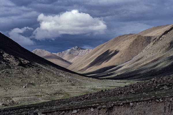 Vallée vers le nord et les sources de l'Indus