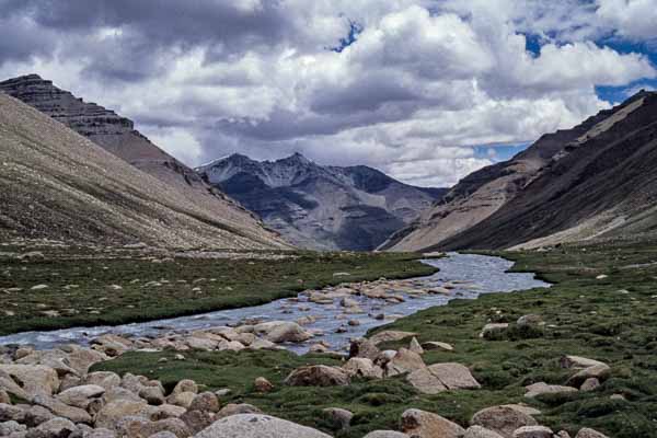 Vallée à l'est du Kailash