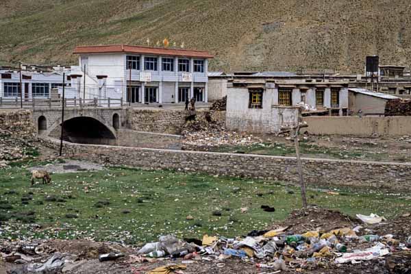 Saga : détritus en pleine ville