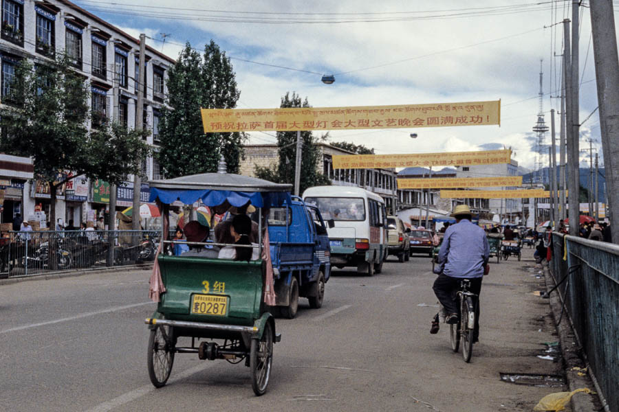 Lhasa : rue et pousse-pousse