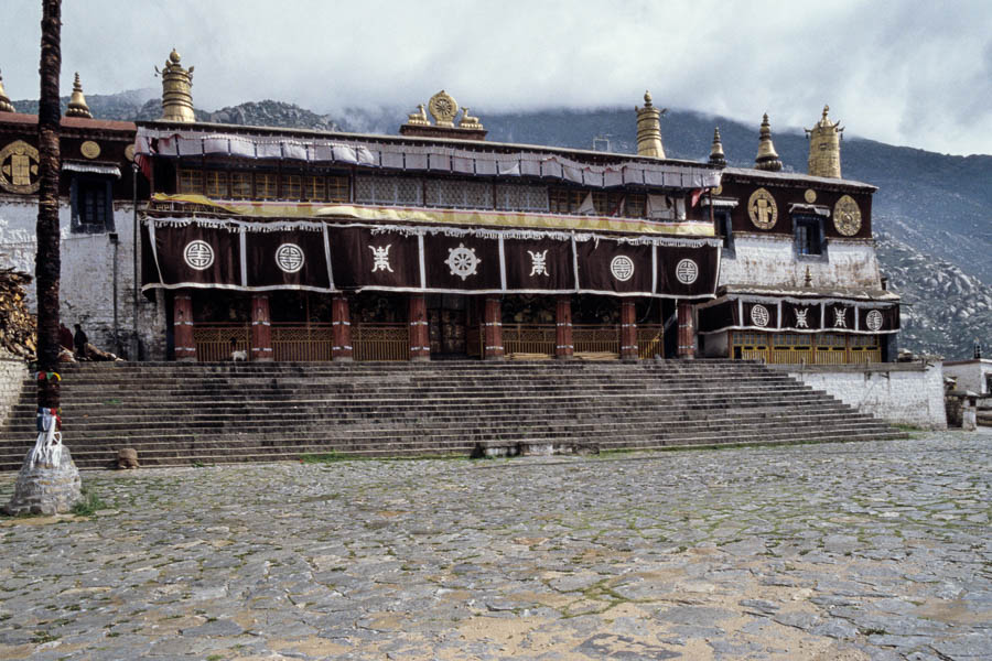 Lhasa : monastère de Drepung, grand temple