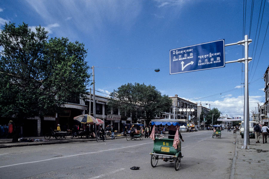 Lhasa : rue et pousse-pousse