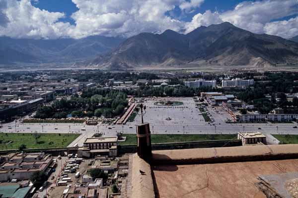 Potala, grande place
