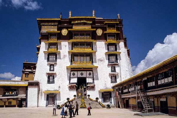 Potala, cour intérieure