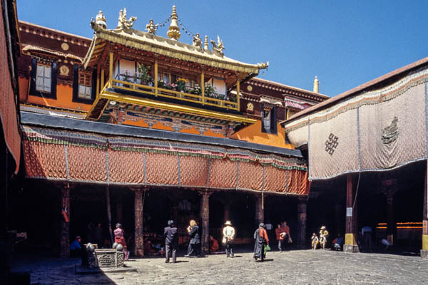 Jokhang, cour intérieure