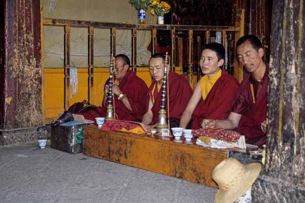 Jokhang, moines