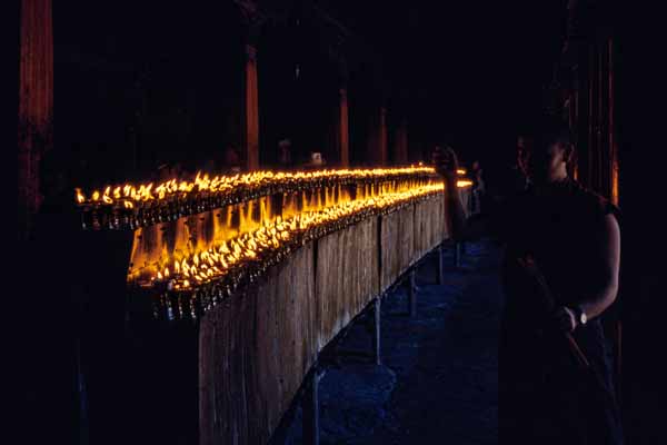 Jokhang, lampes à beurre