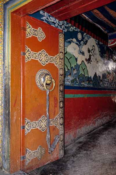 Monastère de Tashilhunpo, porte et fresque