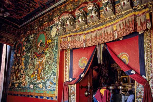 Monastère de Tashilhunpo, mausolée des panchen-lamas 5 à 9