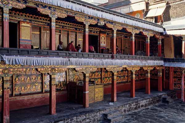 Monastère de Tashilhunpo, galerie du grand temple