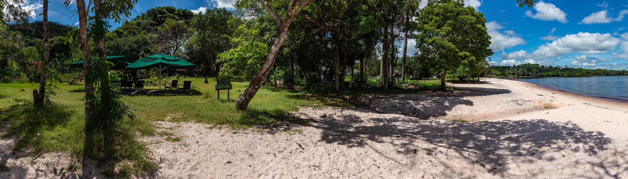 Plage sur le lac de Canaima