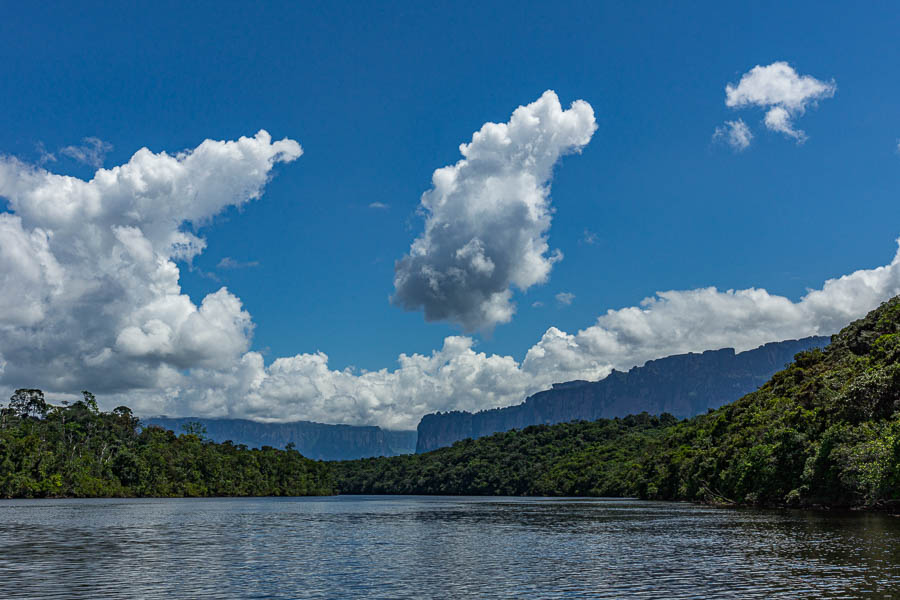 Rio Carrao et Auyan Tepuy